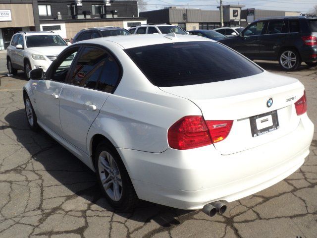 BMW 3 Series 2011 - Thumbnail 3