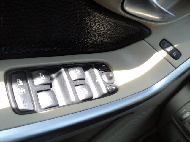 Volvo XC60 2010 - Image 17
