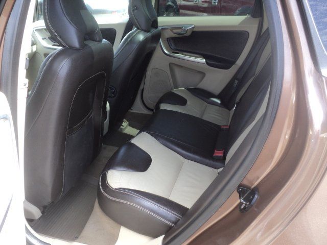 Volvo XC60 2010 - Image 6