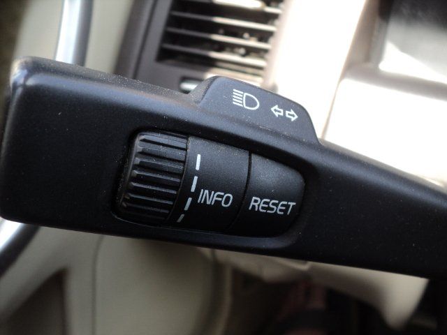 Volvo XC60 2010 - Image 16