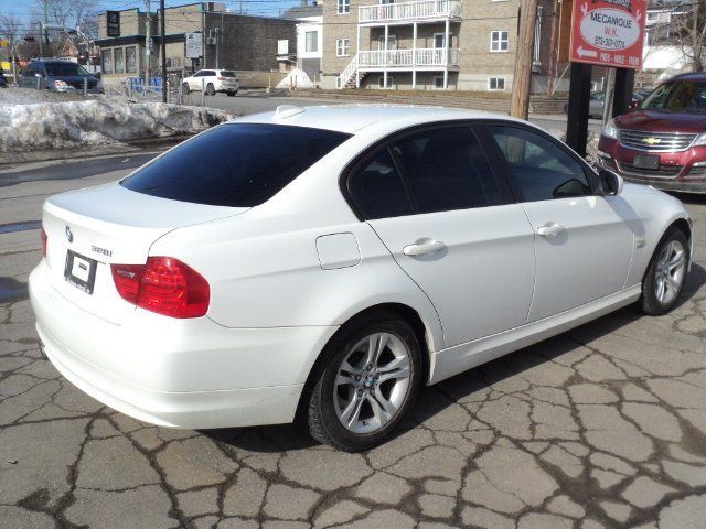 BMW 3 Series 2011 - Image 4