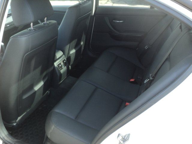 BMW 3 Series 2011 - Image 6