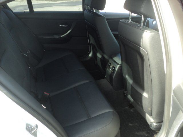 BMW 3 Series 2011 - Image 7