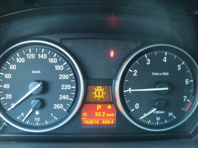 BMW 3 Series 2011 - Image 8