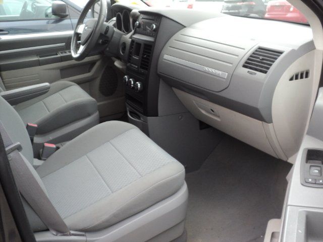 Dodge Grand Caravan 2010 - Image 9