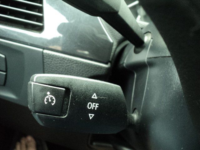 BMW 328i 2011 - Image 17
