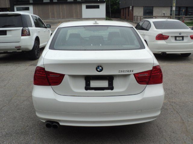 BMW 328i 2011 - Image 20
