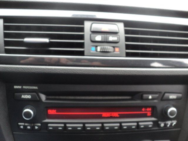 BMW 328i 2011 - Image 10