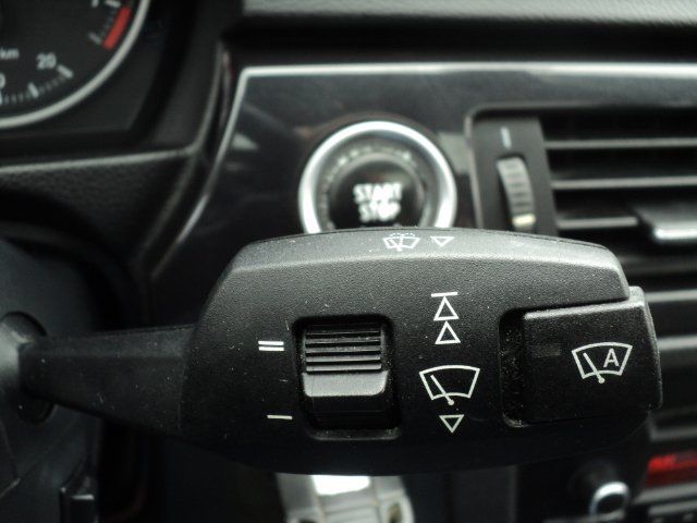 BMW 328i 2011 - Image 14