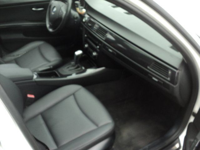 BMW 328i 2011 - Image 8